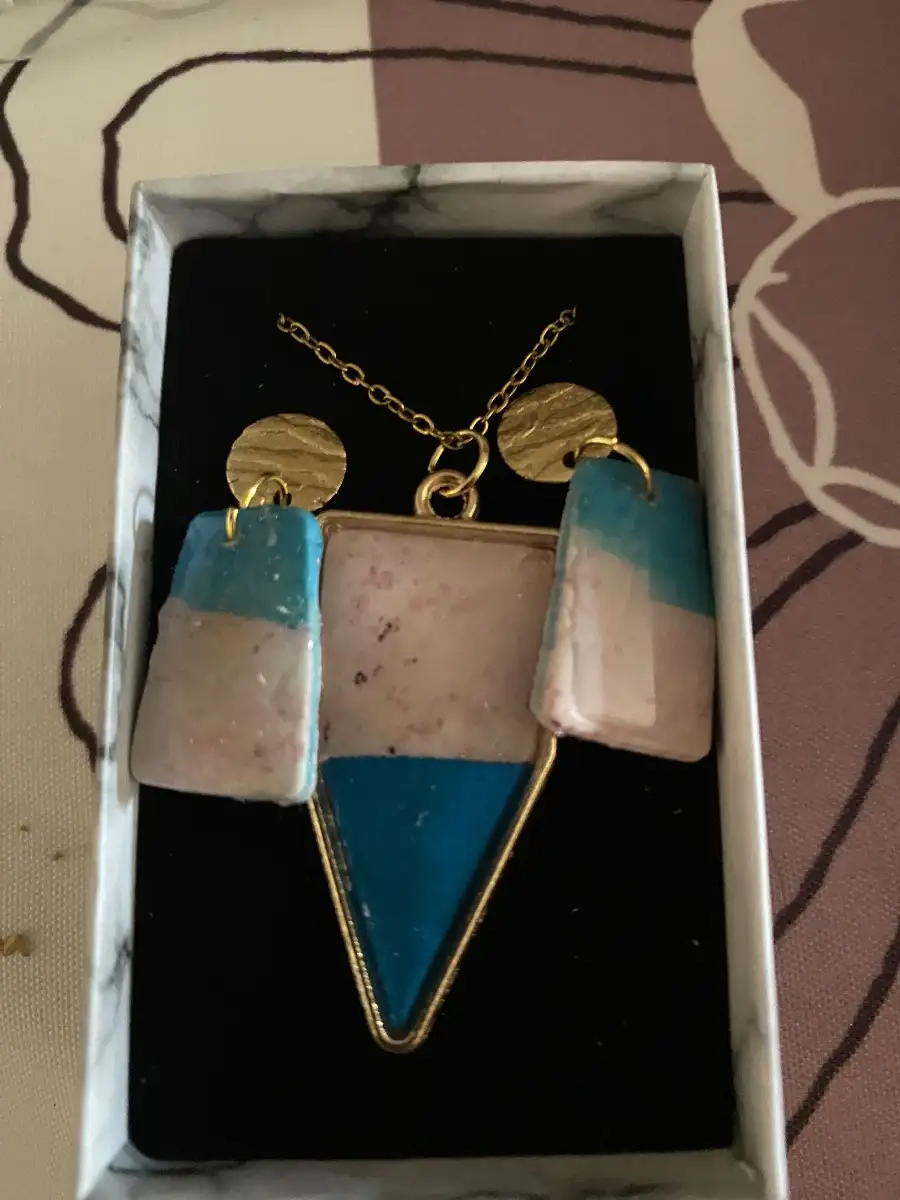 Parure boucles d’oreilles et collier